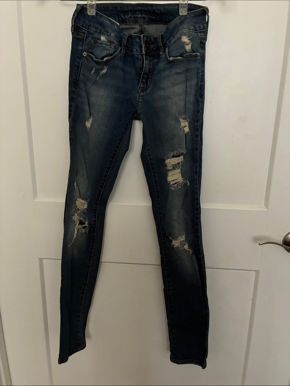 Women's Distressed Skinny Jeans in Dark Blue